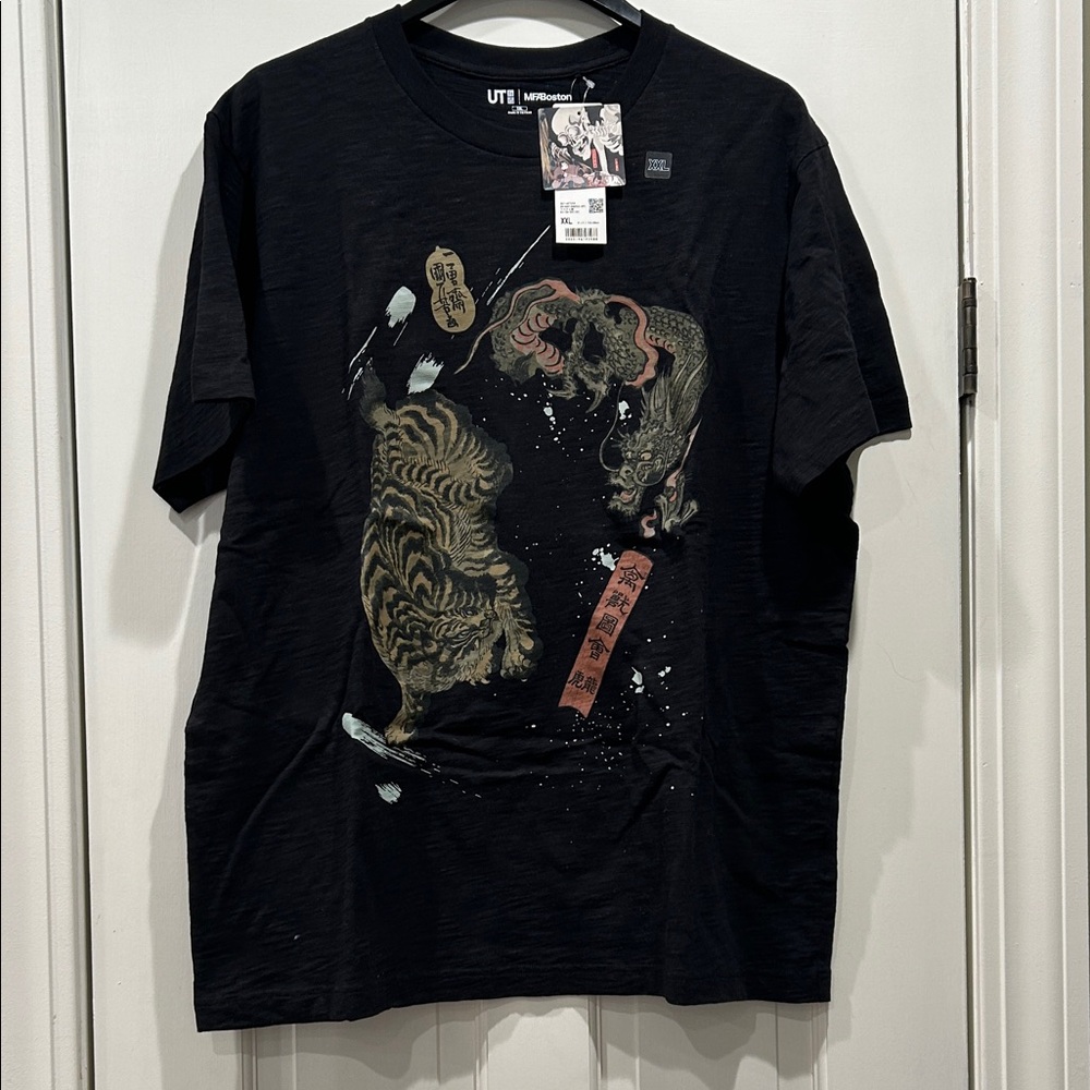 NWT Uniqlo JAPAN Men’s Black Graphic T-Shirt